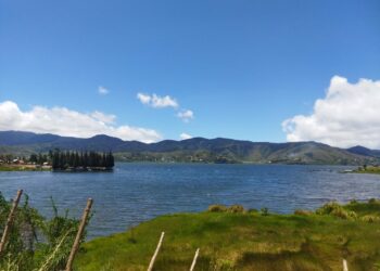 Mengisi Akhir Pekan dengan Menikmati Alam Alahan Panjang yang Menawan