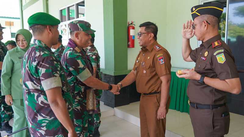 Sambut Kunker Danrem 032/Wirabraja di Makodim, Pj Sekda Padang: Perkuat Sinergitas dan Kolaborasi dengan TNI