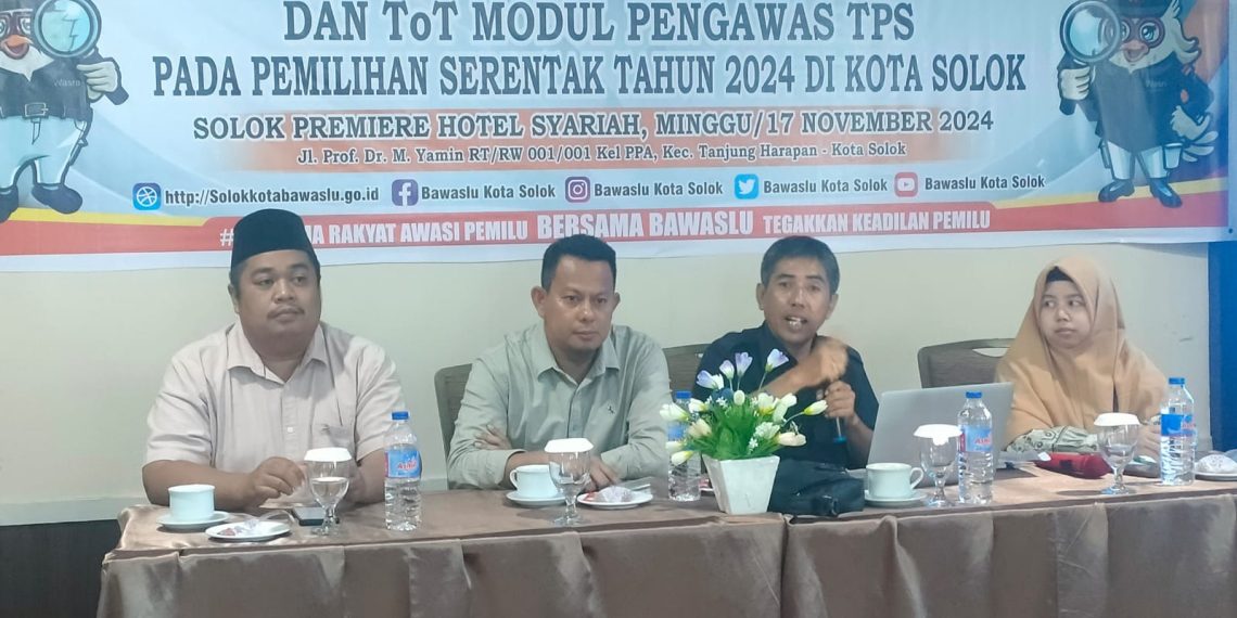 Bawaslu Kota Solok Gelar ToT untuk Penguatan Kapasitas Panwascam