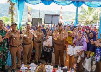 Dukung Ketahanan Pangan Nasional, Pemko Padang Berikan Bantuan Beras bagi Warga Bungus Timur