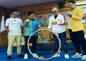 Ipteks Bagi Masyarakat, Dr Roma Irawan Perkenalkan Olahraga Baru Roundnet kepada Guru PJOK Sumbar