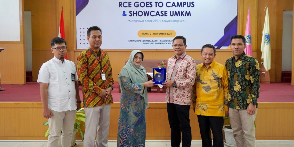 Gelar RCE Goes to Campus dan Showcase UMKM, Kanwil DJPb Sumbar Tingkatkan Pemahaman Mahasiswa tentang Perbendaharaan Negara