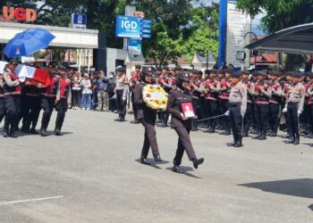 Kapolda Sumbar Lepas Jenazah Kasat Reskrim Polres Solsel ke Makassar dari RS Bhayangkara
