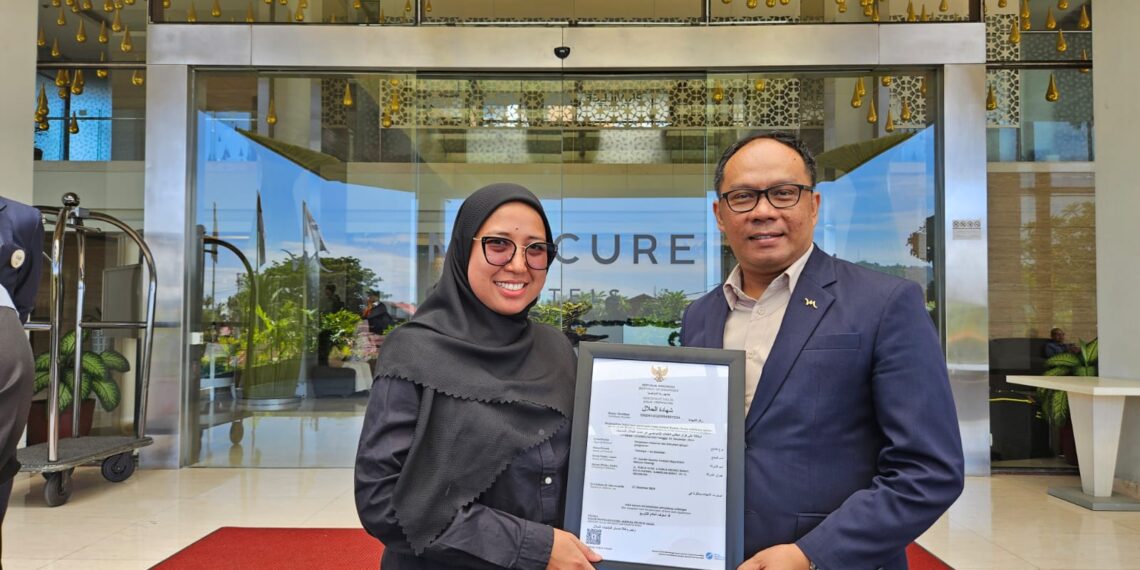 Restoran Atlantis Mercure Hotel Padang Raih Sertifikasi Halal dari LPH BHM