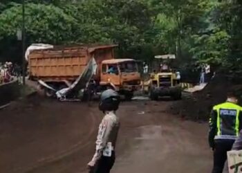 Usai Macet Panjang Berjam-jam, Jalur Padang-Solok Kembali Lancar Akibat Truk Batu Bara Terguling