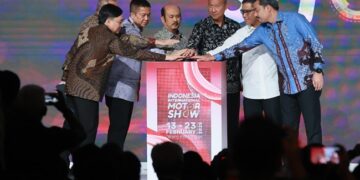 Kembali Hadir di IIMS 2025, PLN Dorong Green Future Kendaraan Listrik di Indonesia