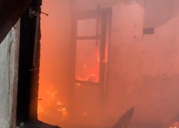 Kebakaran di Padang: Satu Rumah dan Kontrakan Hangus, Kerugian Capai 400 Juta