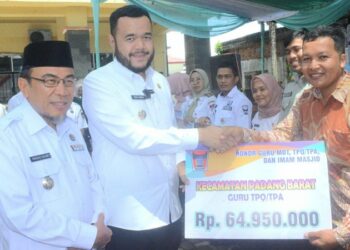 RT/RW, Guru TPQ, dan Imam Masjid di Tiga Kecamatan Kota Padang Terima Kucuran Dana Operasional Rp2,5 Milyar