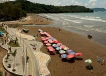 Pantai Air Manis Banjir Wisatawan saat Libur Lebaran, Dinas Pariwisata Padang: Pendapatan Tembus Rp403 Juta