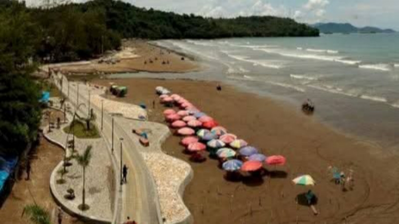 Pantai Air Manis Banjir Wisatawan saat Libur Lebaran, Dinas Pariwisata Padang: Pendapatan Tembus Rp403 Juta