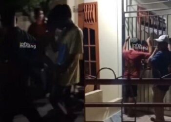 Warga Tangkap Terduga Pencuri di Belakang Semen Padang Hospital, Pelaku Diserahkan ke Polisi