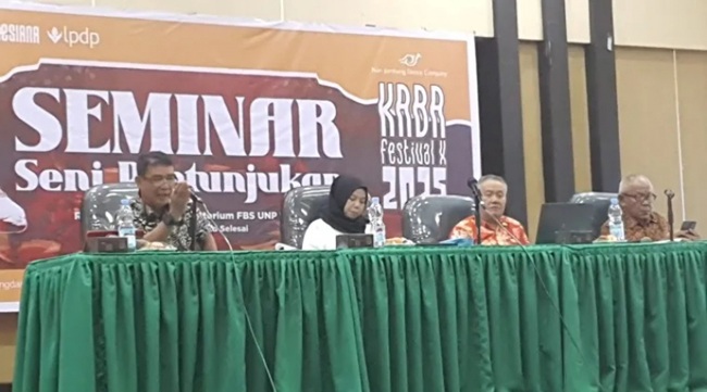 Dekan FBS UNP Buka Seminar Seni Pertunjukan Kerja Sama Nan Jombang Dance Company