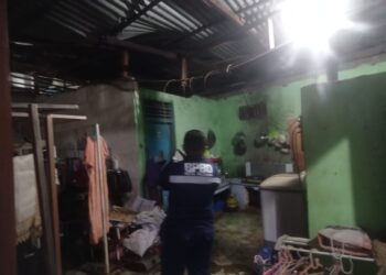 Rumah Wanita Lansia Rusak Diterjang Puting Beliung di Kampung Pondok Padang