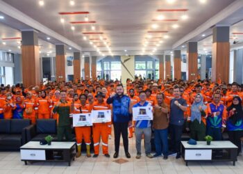 Apresiasi atas Dedikasi, Tiga Pejuang Kebersihan dan TRC Kota Padang  Diberangkatkan Umroh