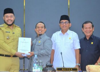 Walikota Padang Sampaikan Ranperda Pertanggungjawaban APBD 2024, DPRD Bentuk Pansus