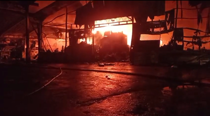 Kebakaran Pabrik Karet di Padang, Kerugian Ditaksir Rp7 Miliar