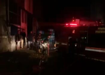 Api Lahap Gudang Spring Bed di Padang, Penyebab Kebakaran Masih Diselidiki