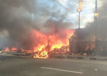 Kebakaran Hebat di Padang, Enam Toko dan Dua Kendaraan Ludes Terbakar