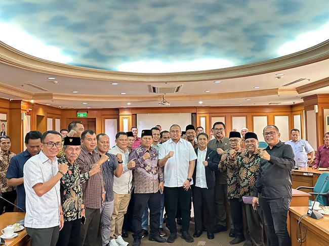 Tanah Ulayat jadi Hutan Lindung, Andre Rosiade Pertemukan Ninik Mamak Inderapura dengan Menhut