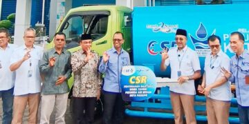 Bank Nagari Serahkan Bantuan Mobil Tangki Air Untuk Perumda Air Minum Kota Padang