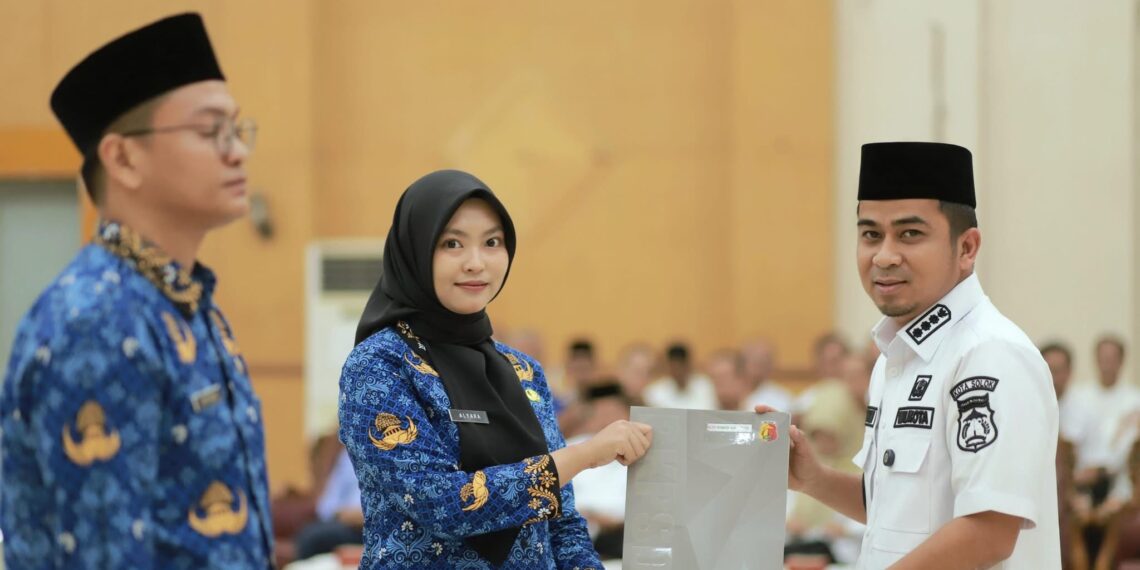 Walikota Solok Serahkan SK CPNS kepada 112 Formasi Baru