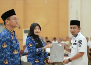 Walikota Solok Serahkan SK CPNS kepada 112 Formasi Baru
