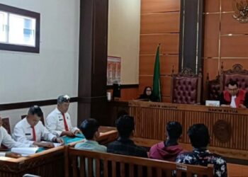 Hakim PN Padang Jatuhkan Denda Lebih Tinggi untuk PKL Pelanggar Perda yang Abaikan Sidang