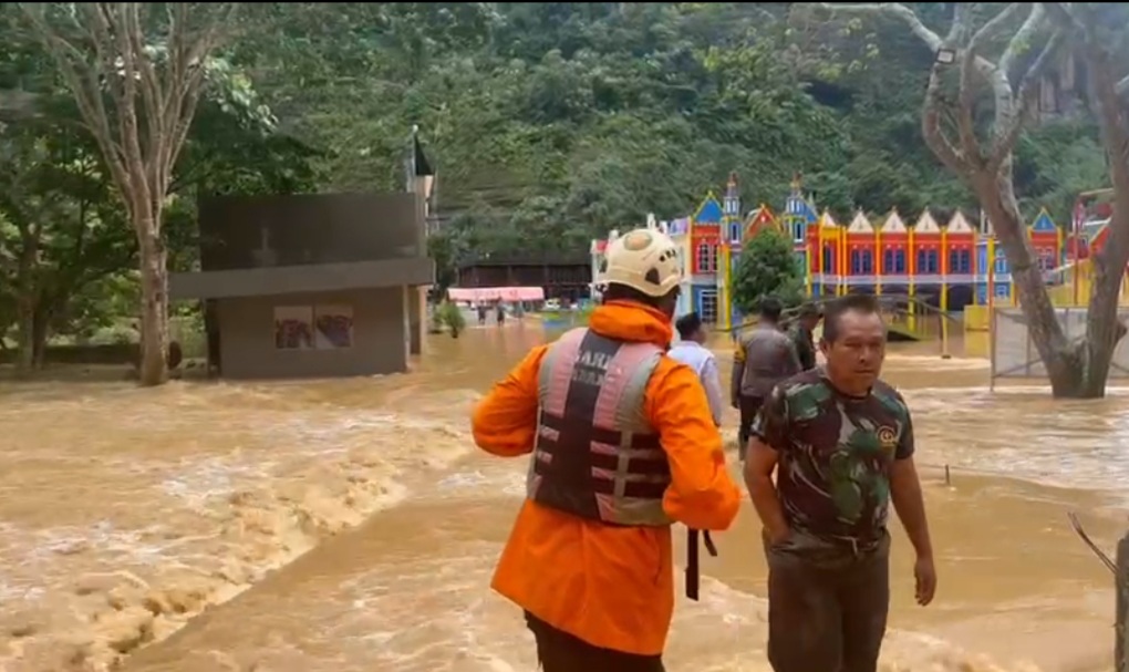 Kawasan Wisata Harau Banjir Ada Pengunjung Terjebak Infosumbar